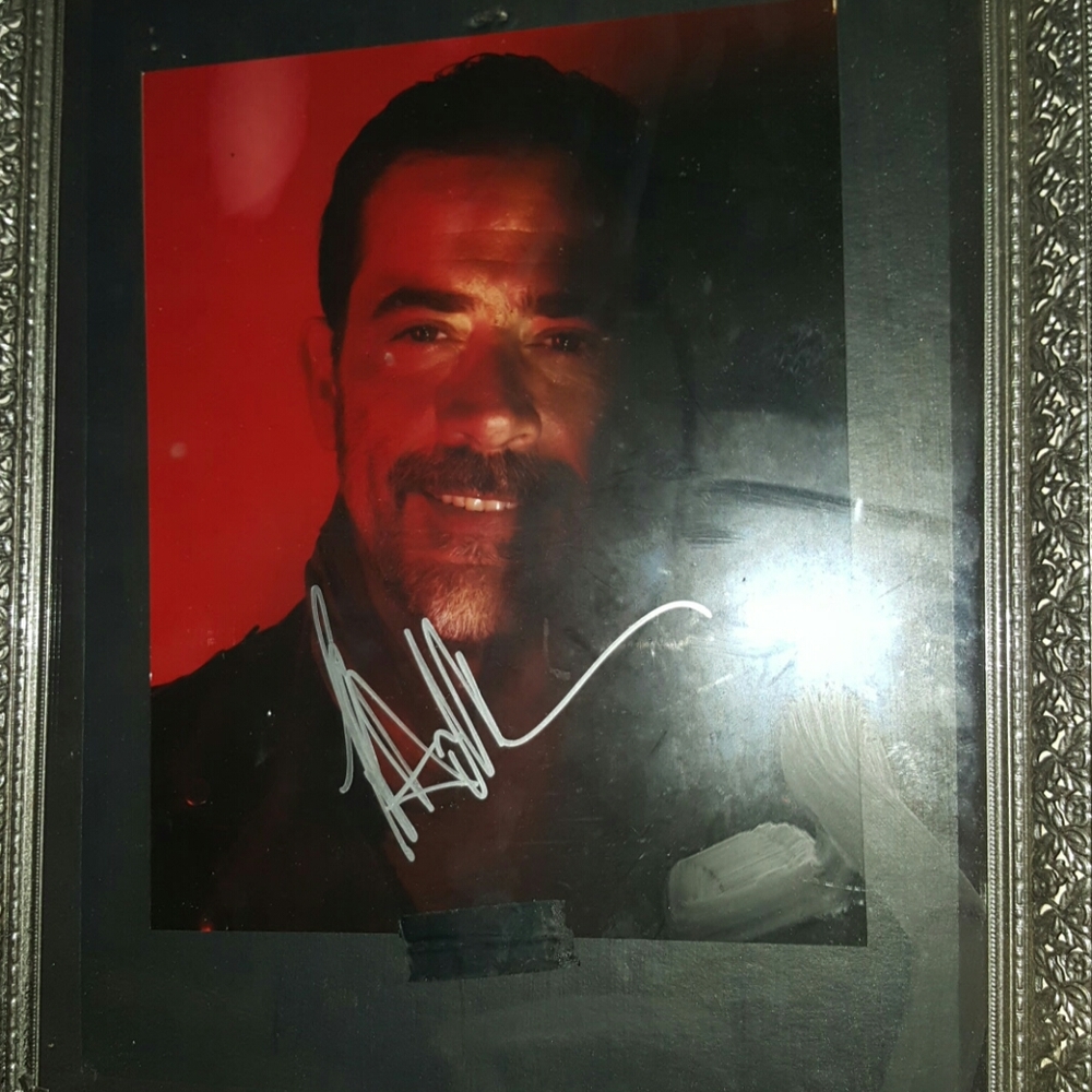 Jeffery dean Morgan autograph